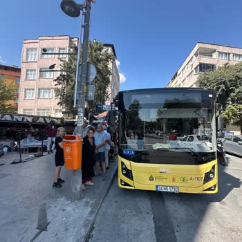 35D Hattında Saatlere Uyulmadığı İçin Aşırı Kalabalık Ve Uzun Bekleme