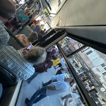 35D Hattında Saatlere Uyulmadığı İçin Aşırı Kalabalık Ve Uzun Bekleme