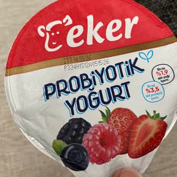 Yoğurdun İçinden Çıkan Plastik Parça: Tüketici Güveni Sarsıldı
