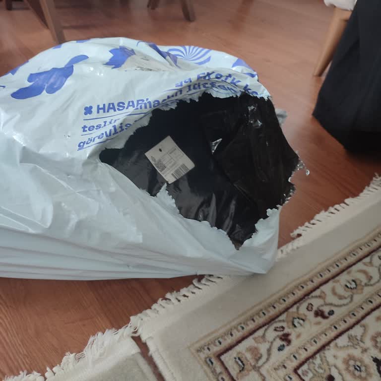 Hasarlı Paket Ve Eksik Çanta İçin Sorumluluk Ve İade Talebi