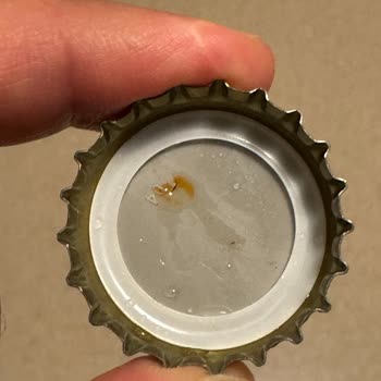 Saka Mineral Suyunun Kapağındaki Paslı Leke Sağlık Riskine Dair Şikayet