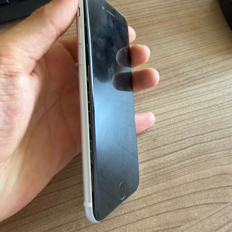Şişen Apple Telefonu Bataryası İçin Ücretsiz Çözüm Talebi