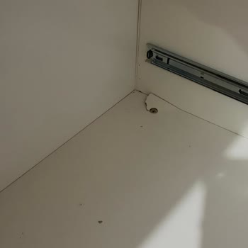 Aksu Çarşı Eksik Ve Kırık Mobilyalar İçin Çözüm Talebi