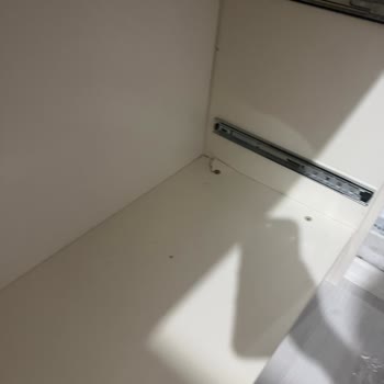 Aksu Çarşı Eksik Ve Kırık Mobilyalar İçin Çözüm Talebi