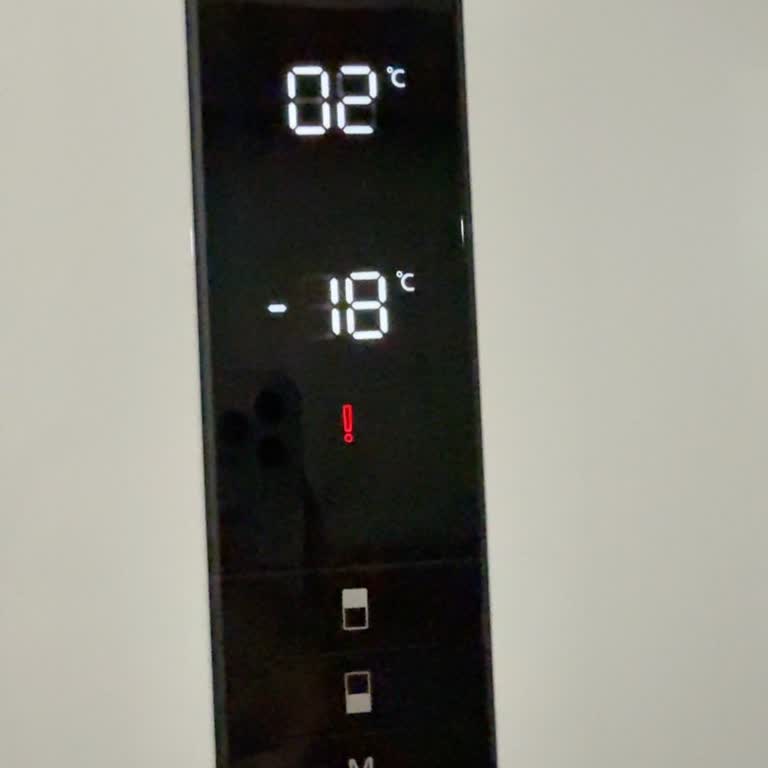 Vestel Buzdolabım Gövdede Kaçak, Kullanılamaz Ve Müşteri Hizmetleri Çözüm Sunmuyor