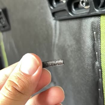 Titanseat Beast Koltuğunda Kalitesiz Vidalar Ve Düşük Kaliteli Bel Yastığı
