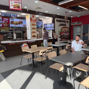 Burger King Hamburgerinde Kemik Çıktı, Personel Gülerek Karşıladı