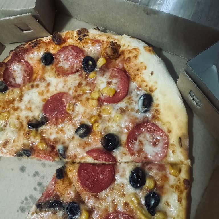İnce Pizza Siparişinde Kalın Hamur Ve Malzeme Eksikliği