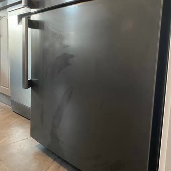 Grundig Buzdolabımda Siyah Lekeler Ve Garanti Kapsamında Ücretsiz Değişim Talebi