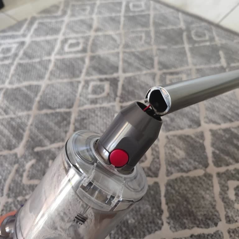 Dyson V12 Boru Parçasının Sürekli Kırılması Ve Kalıcı Çözüm Talebi