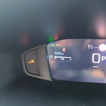 Peugeot 2008 Araçta Tekrarlayan Yağ Seviyesi Uyarısı Ve Çözüm Talebi