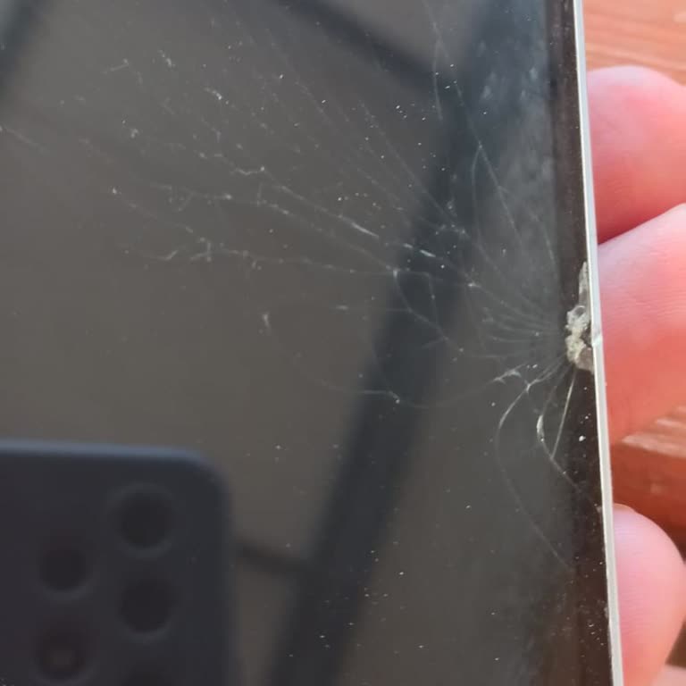 Samsung Pendik Servisi Kamera Arızasını 4.900 TL Ekran Değişimi Şartıyla Reddetti