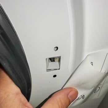 Hasarlı Çamaşır Makinesi Ve Yetersiz Servis Yanıtı