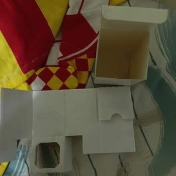 Winston Şubesine Gelen Parfüm Açık, Kapağı Boş Ve Sararmış