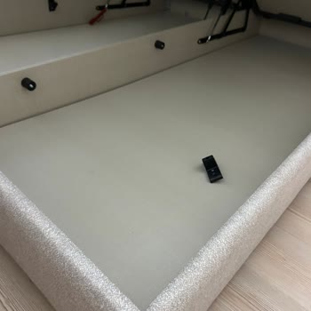 Teslim Edilmemiş Mobilya Ve Kırık Yatakta Yetersiz Çözüm