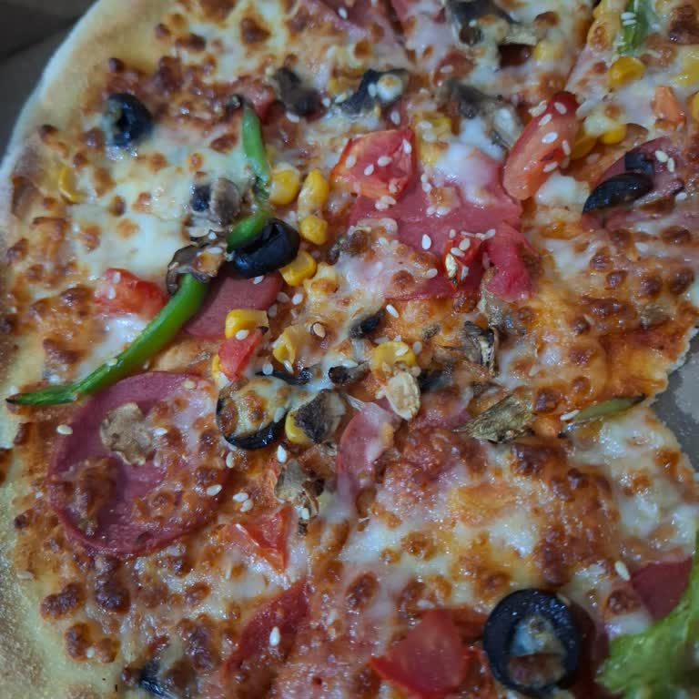 Domino’s Kasımpaşa Şubesinde Az Malzemeli Pizza Ve Telefonu Kapatan Müdür