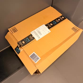 Adres Değişikliği Görmezden Gelindi, Kargo Kapı Önüne Bırakıldı Ve Ürünler Hasarlı