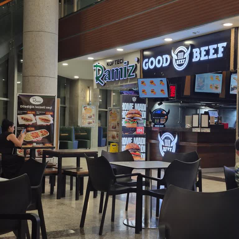 Good Beef Şubesinde Çocuğa Islak Mendil Vermeyen Personel Davranışı