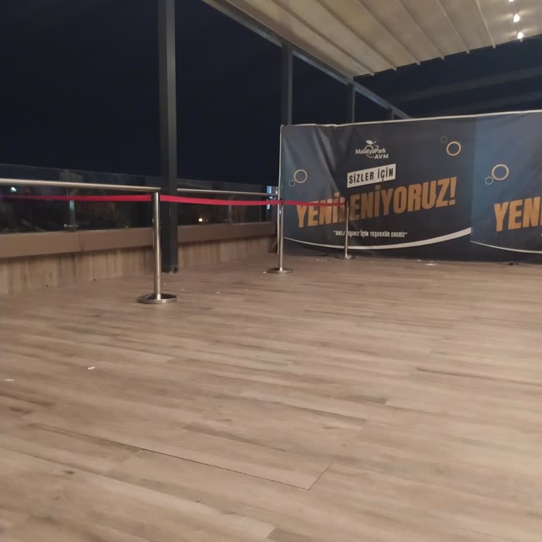 Malatya Park AVM Yemek Katı Terasında Oturma Alanı Olmaması