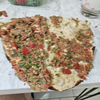 Değirmencioğlu Baklava & Lahmacun Bildiğiniz Kıymalı Pide Harcı İle Yapılmış