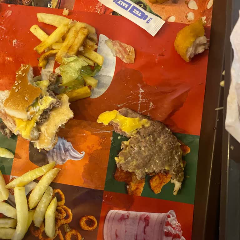 Burger King Şubesinde Çiğ Hamburger Ve Saçlı Patates Kızartması