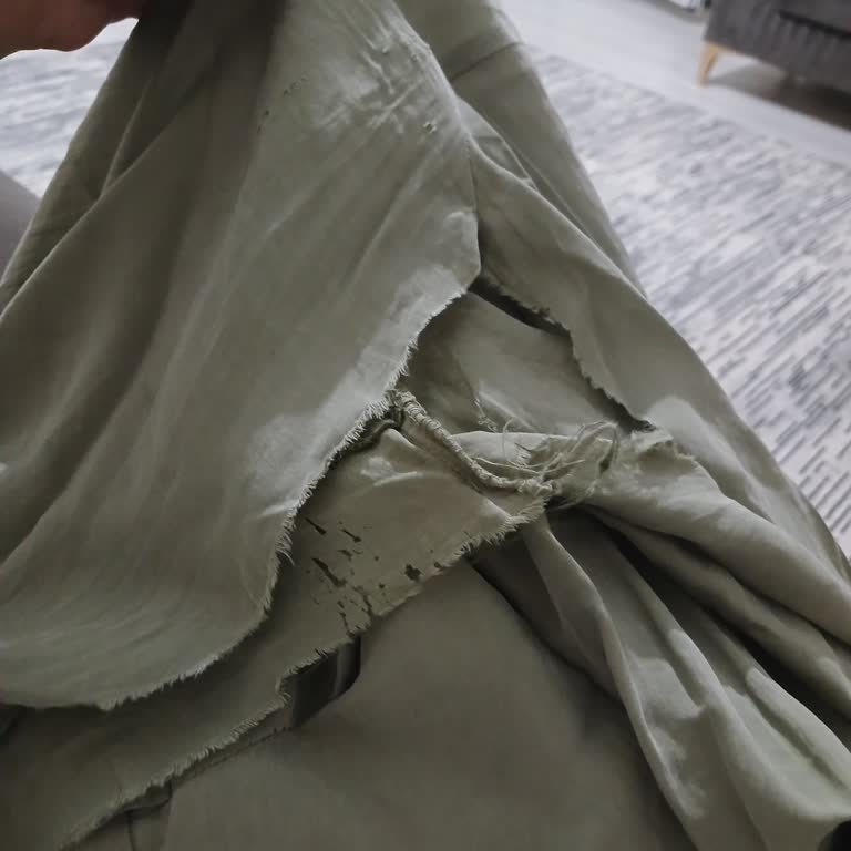İkinci Giyişte Yırtılan 1100 TL'lik Pantolon İçin Hızlı İade Talebi