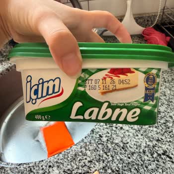 Migros'tan Küflü Labne Peyniri: Son Tüketim Tarihi Uzun Olmasına Rağmen Sağlık Riski