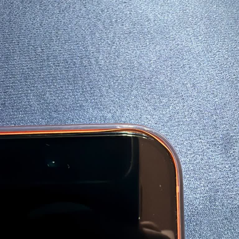 Apple IPhone 17 Pro Max'in Düşüşte Kasa Deformasyonu Ve Mağaza Personelinin Saygısız Tutumu