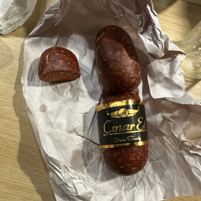 Çınar Et Sucuk Parçalarının İçinde Kemik Parçacığına Benzeyen Sert Bir Parça Çıktı
