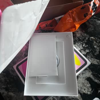 Apple Tablet A16 Wi-Fi’de Çizik Ve Geri Gönderimde Özensiz Paketleme
