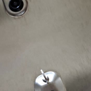 Fissler Düdüklü Tencerenin Çelik Parçasında Beyaz Lekeler Ve Kapak Kararması