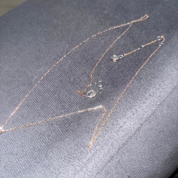 Swarovski Kolyenin Kaplaması Soyulması Ve Cilt Tahrişi İçin Müşteri Hizmetlerinden Yanıt Bekleniyor