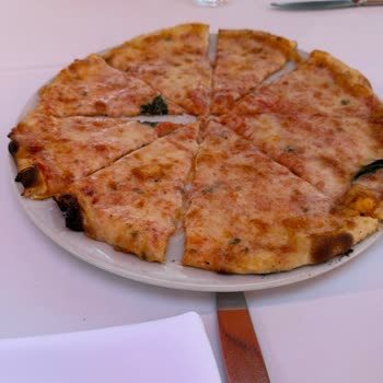 Müşteri Rezervasyonu İhlali Ve Yanık Pizza Üzerine Şikayet