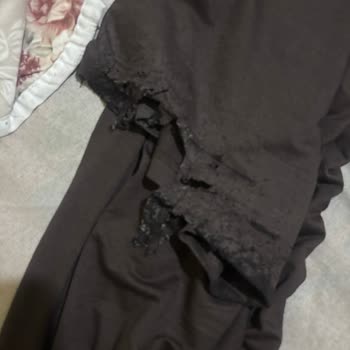 İlk Kullanımda Paçaları Parçalanan Pantolonlar Ve Cevapsız Müşteri Hizmetleri