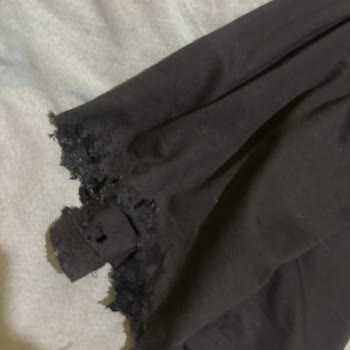 İlk Kullanımda Paçaları Parçalanan Pantolonlar Ve Cevapsız Müşteri Hizmetleri