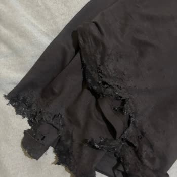 İlk Kullanımda Paçaları Parçalanan Pantolonlar Ve Cevapsız Müşteri Hizmetleri