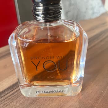 Emporio Armani Parfümünün Kalıcılığı Neredeyse Sıfır