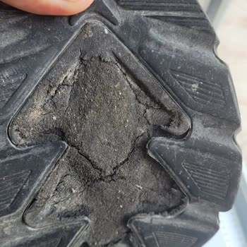 Ayakkabının Tabanı Eridi Ve Kırıldı, Firmadan Değişim Talebi