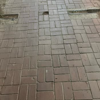 Saruhan Otel Karşısındaki Yürüyüş Yolunda Araç Geçişi Ve Dubaların Kaldırılması