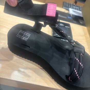 Boyner Tommy Hilfiger Sandaletim Kısa Sürede Ek Yerinden Koptu ve İade Talebim