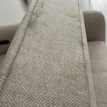 Ergül Mobilya’dan Küflü Koltuk Parçasının Acil Değişimi Ve Net Teslim Tarihi Talebi