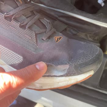Nike Pegasus Trail Gore-Tex Ayakkabısının Kısa Sürede Üst Kaplamasının Ayrılması Ve Kullanıcı Hatası İddiası