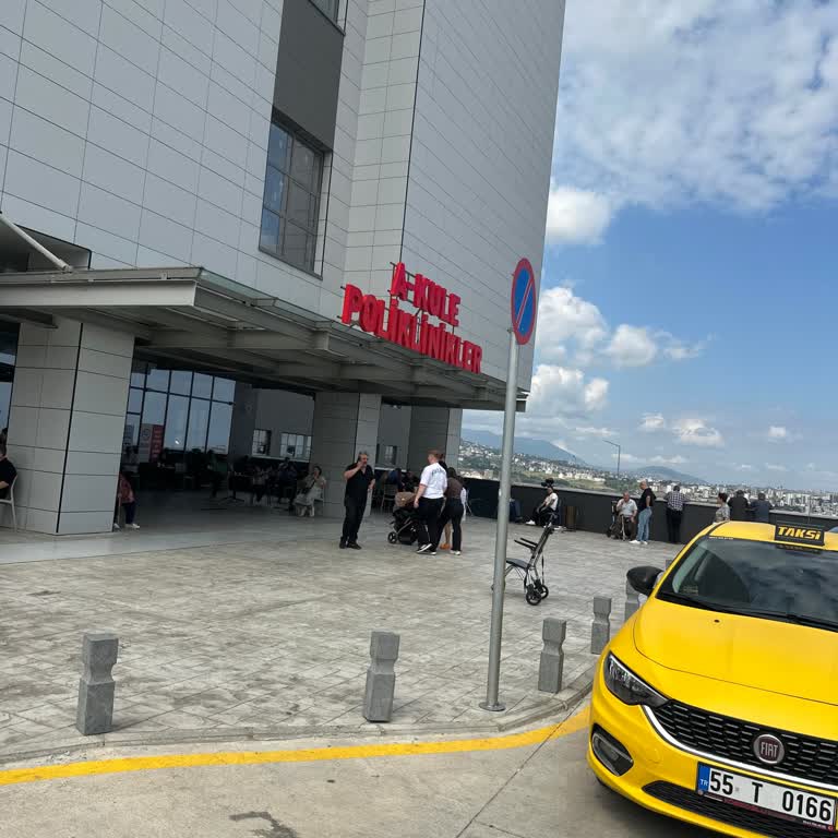 Dermatoloji Uzmanının Kırıcı Üslubu Ve Dinlememe Tutumu