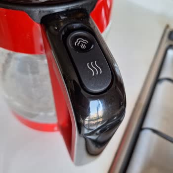 Grundig CM 4054 Çay Makinesindeki Sürekli Isıtma Düğmesi Arızası Ve Ücretsiz Değişim Talebi