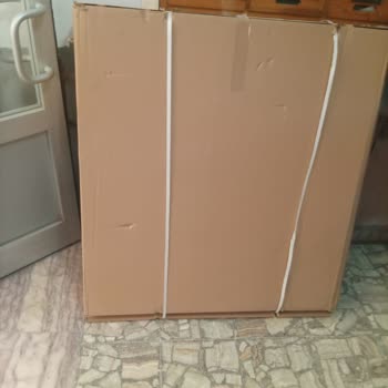 Kuryenin Yardım İsteği Sonrası Paketi Bahçeye Bırakması