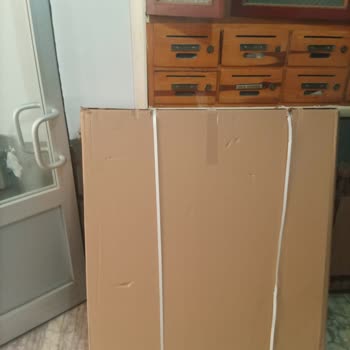 Kuryenin Yardım İsteği Sonrası Paketi Bahçeye Bırakması