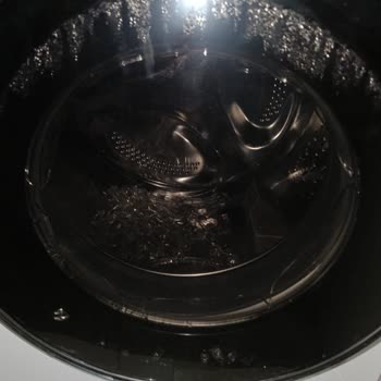 Beko Çamaşır Makinesinde Kazan Temizleme Programı Sırasında Cam Patlaması