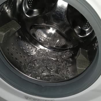 Beko Çamaşır Makinesinde Kazan Temizleme Programı Sırasında Cam Patlaması