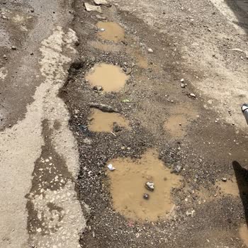 Ahmedihani Mahallesindeki Bozuk Yol Araç Tamponlarını Yere Vuruyor