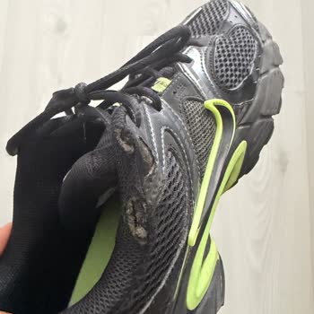 Nike Ayakkabının Bilek Delikleri Garanti Sürecinde Çözülmedi